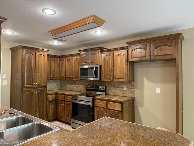 Building Photo - 2110 Richland Park Dr