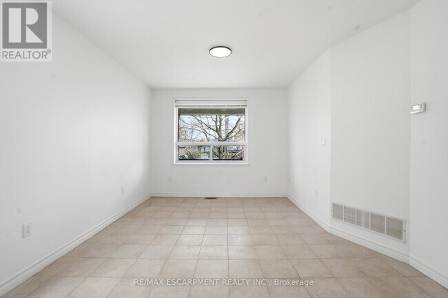 Photo du bâtiment - 1049 Glencairn Ave