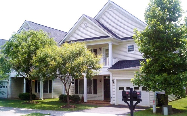 Building Photo - 152 Burnet St