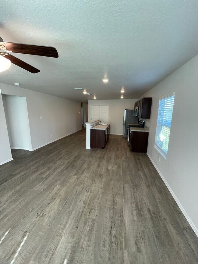 Foto del edificio - *Home For the Holidays Special* BRAND NEW ...