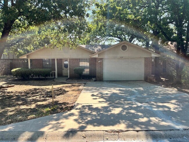 Foto del edificio - 1208 Pin Oak Dr