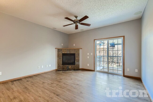Foto del edificio - 7712 Lachman Ave NE
