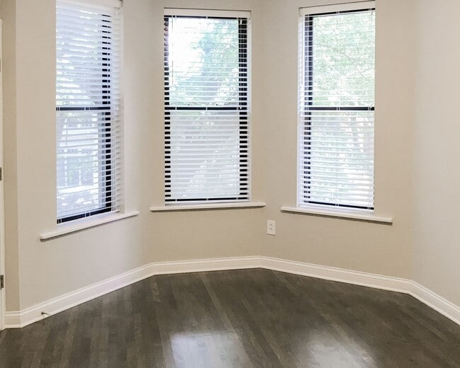 Foto del edificio - 2732 N Wayne Ave