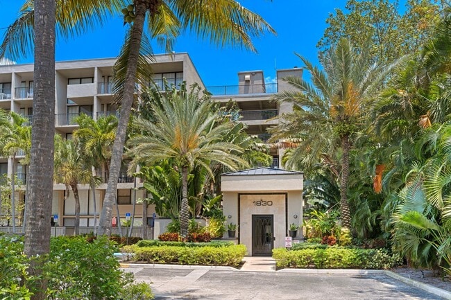 Foto del edificio - 1830 Embassy Dr