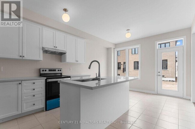 Building Photo - 873 Logan Dr
