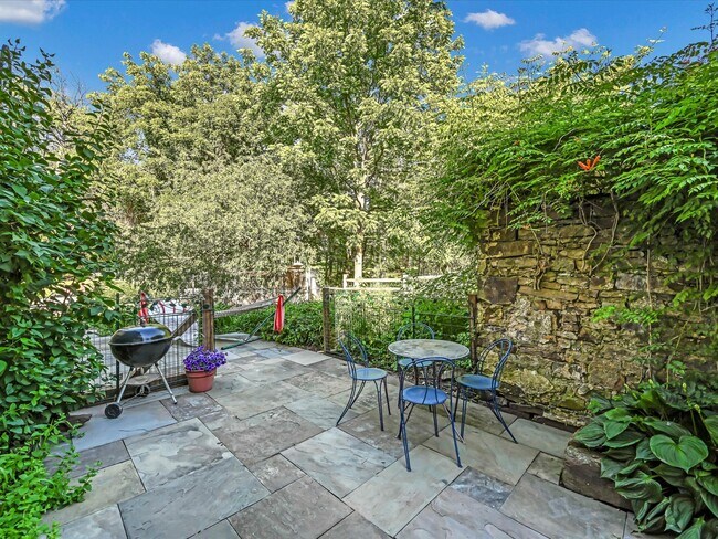 Foto del edificio - 1310 Hollow Rd