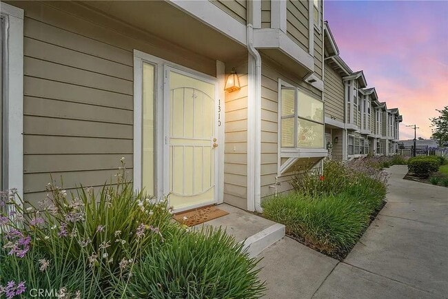 Building Photo - 14861 Mulberry Dr