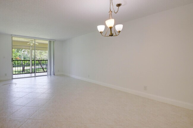 Building Photo - 6935 Huntington Ln