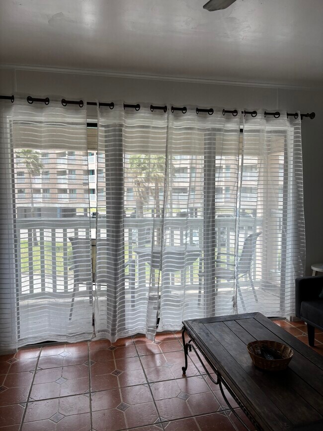 Foto del edificio - 3938 Surfside Blvd