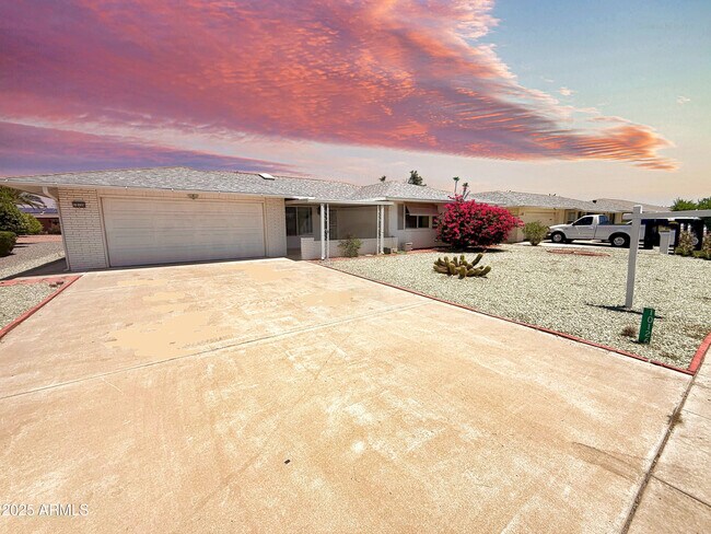 Foto del edificio - 10126 W Burns Dr