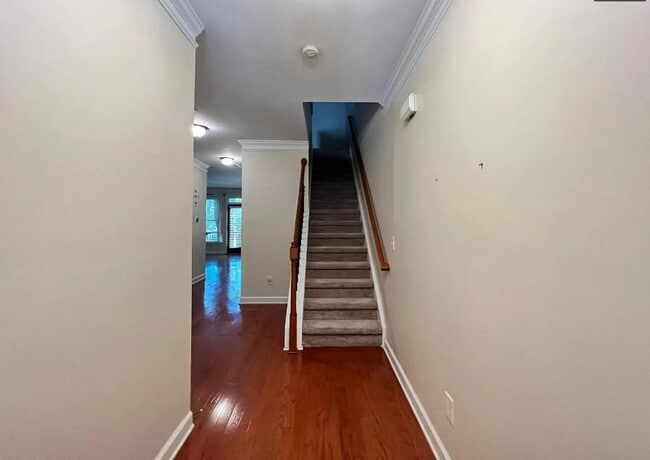 Building Photo - 1688 Oakbrook Lake Dr NW