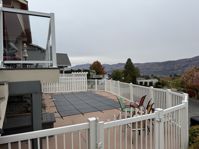 Building Photo - 165 Coral St