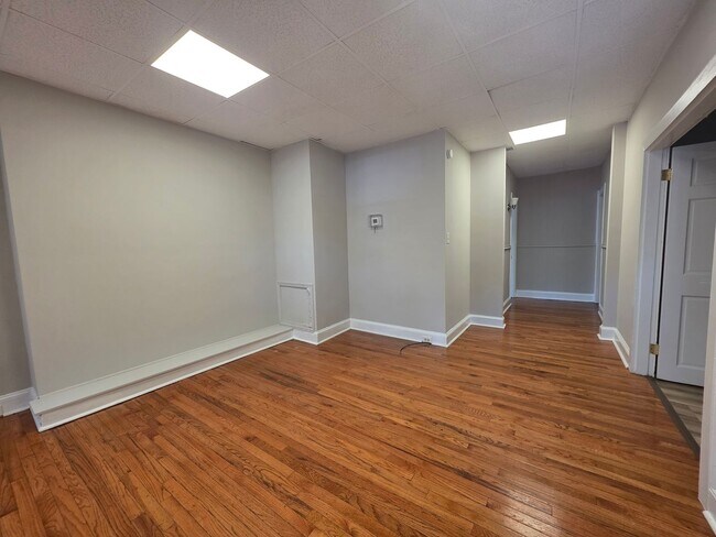 Building Photo - 1024 N Adams St