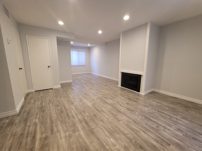 Building Photo - 8655 Orion Ave