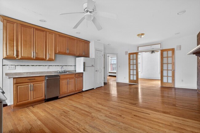 Foto del edificio - 216 Newark Ave