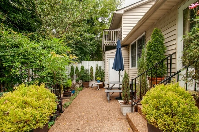 Building Photo - 5535 Thalman Dr