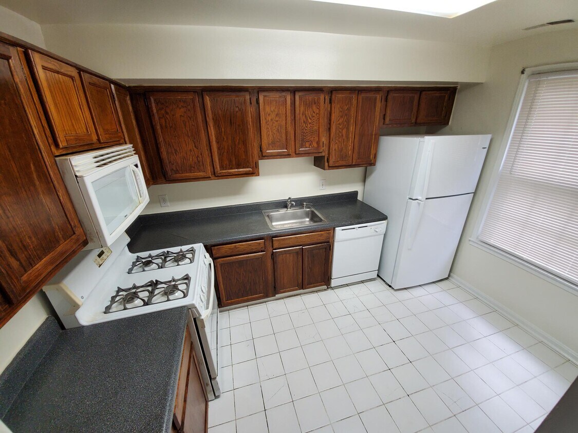 756 Quince Orchard Blvd Unit 102, Gaithersburg, MD 20878 Apartments