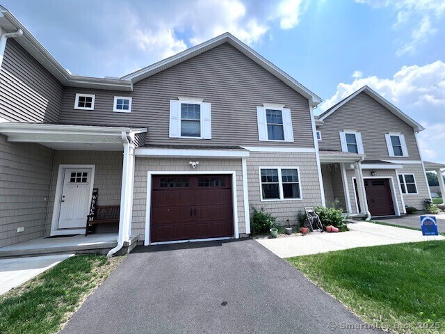Foto principal - 309 Old Village Cir