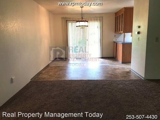Building Photo - 3 br, 1.5 bath House - 4102 176th St E