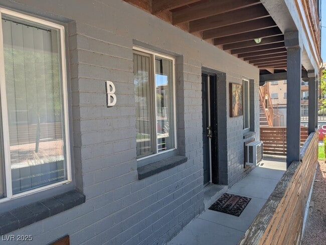 Building Photo - 323 N 11th St