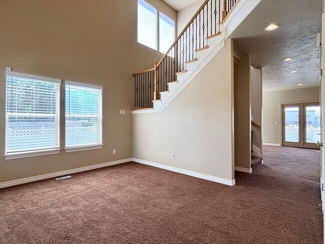 Foto del edificio - Beauty & Space on Premium Corner Lot!