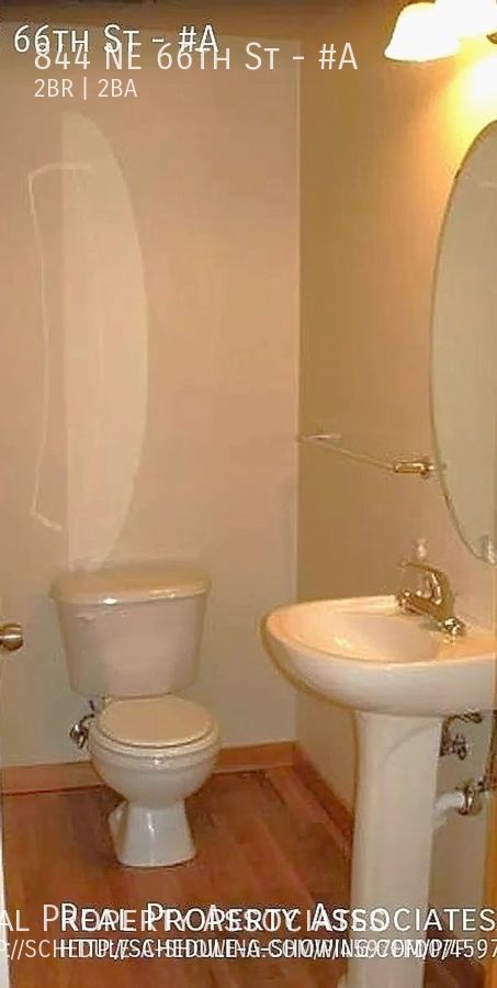 Building Photo - Townhome - 1/2 block to light rail - 1 car...