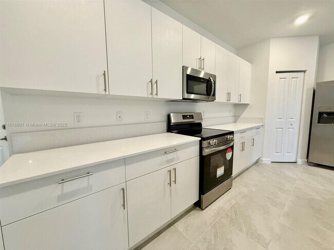 Foto del edificio - 3032 Park Pl