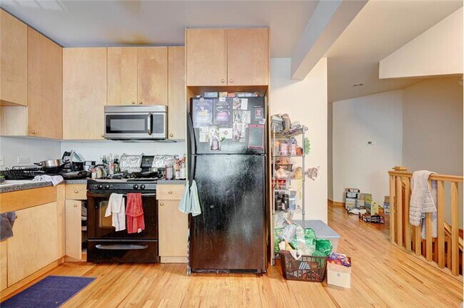Building Photo - 1446 N Leavitt St