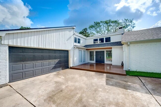 Foto del edificio - 1011 Stoney Hill Dr