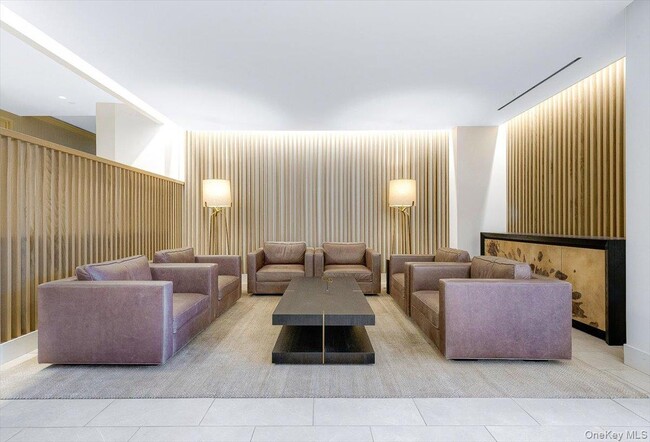 Foto del edificio - 70-25 Yellowstone Blvd