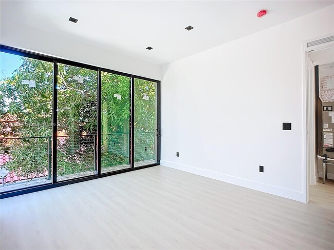 Foto del edificio - 3096 NW 27th St