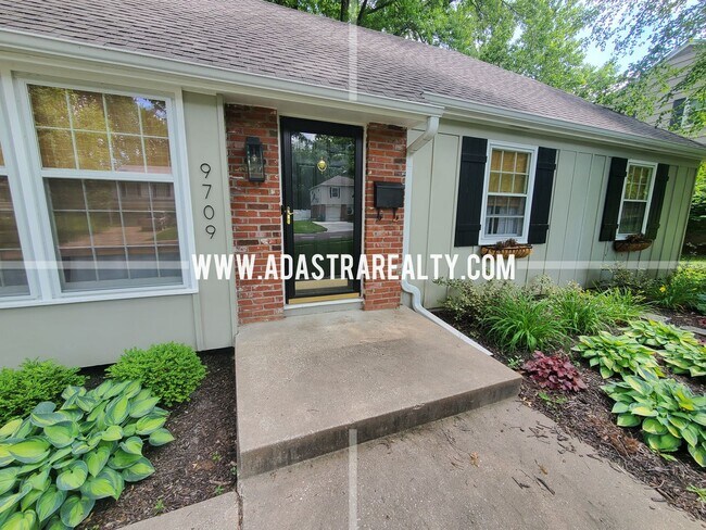 Building Photo - Beautiful Home in the Heart of Overland Pa...