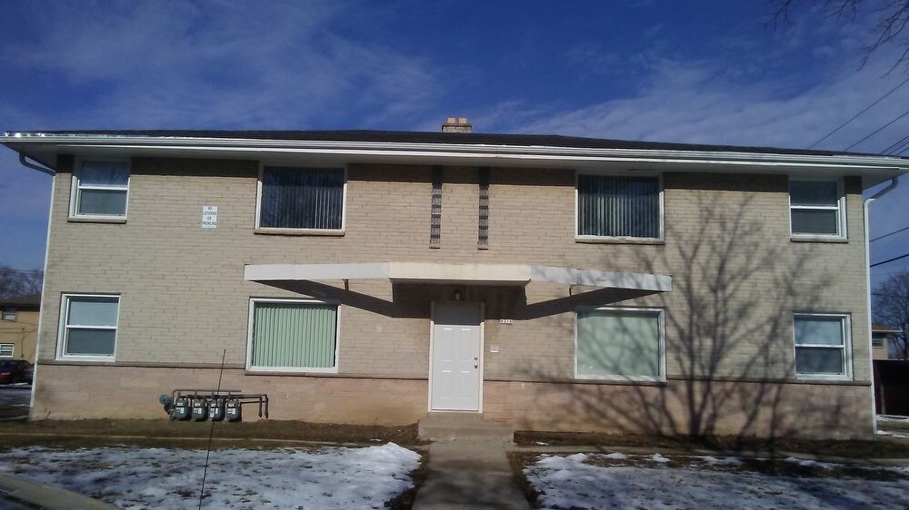 Primary Photo - 9216 W Birch Ave