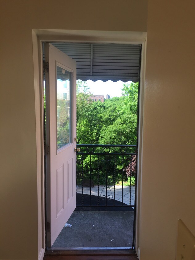 Foto del edificio - 1349 Franklin Ave