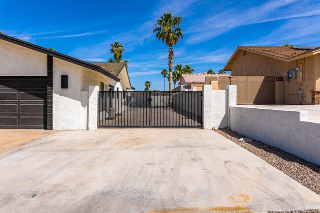 Building Photo - 2355 Souchak Dr