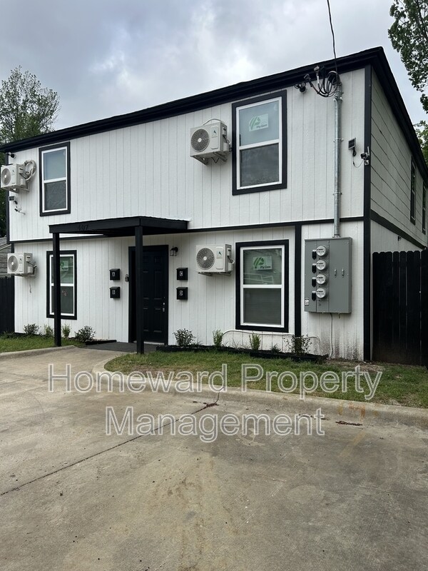 Foto del edificio - 407 N Justin Ave