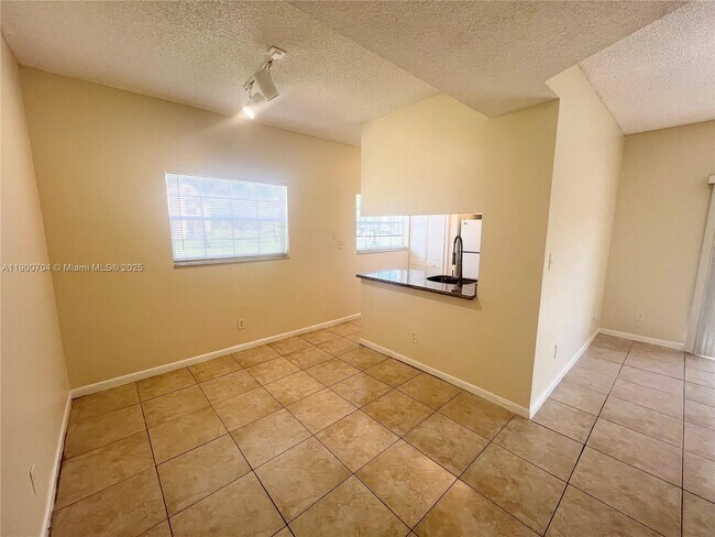 Foto del edificio - 731 Cypress Ln