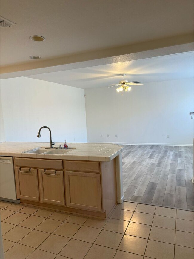 Foto del edificio - Beautiful & Bright Home in Peaceful 55+ Sa...