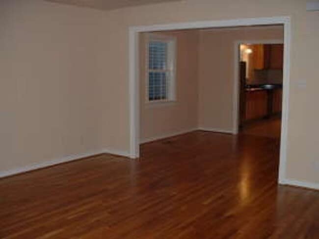 Building Photo - Large 3 Bedroom | 2.5 Bath in The Fan!
