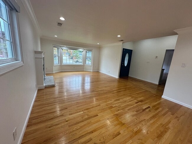 Building Photo - 575 Modoc Ct