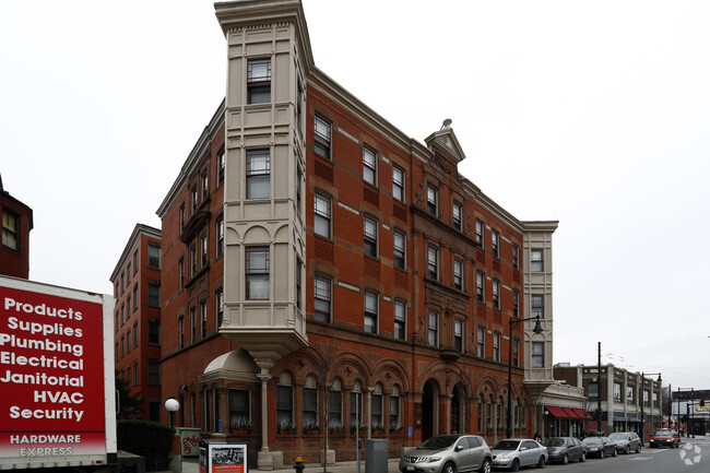 Exterior Photo - Huntington Apartments