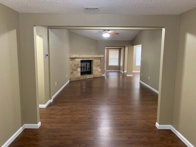 Foto del edificio - 255 Oakview Pl