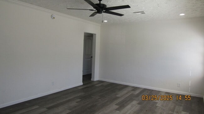 Building Photo - Newly renovated spacious cottage in Mountain View Subdivision!