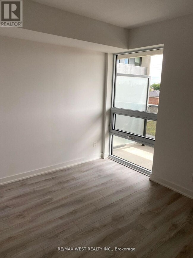 Building Photo - 120 Varna Dr