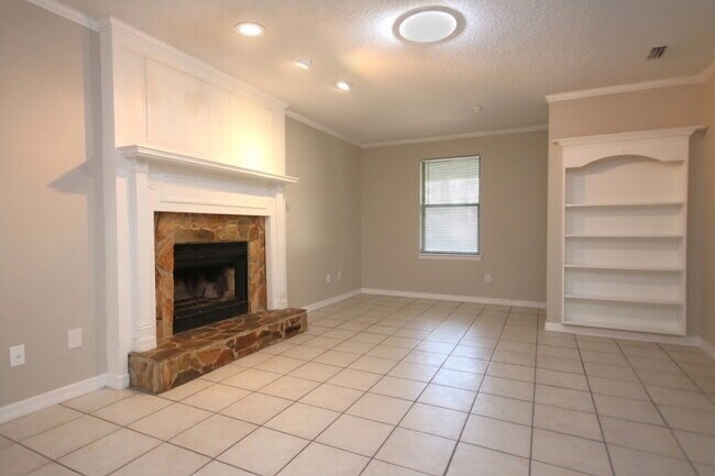 Foto del edificio - 2BR/1BA North Pensacola Home Near UWF with Fireplace, No Carpet & Fully Fenced Backyard