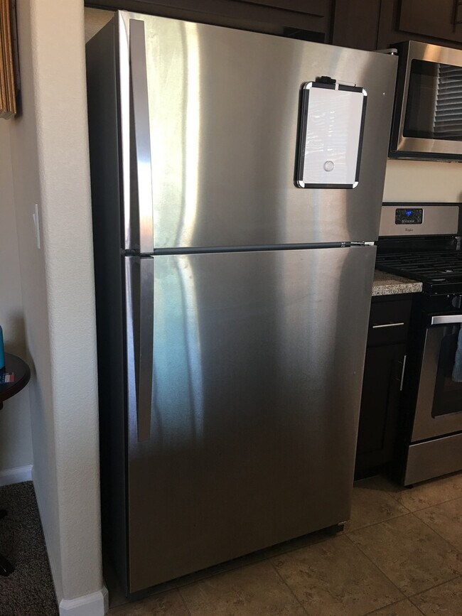 Building Photo - Do Not Disturb Occupants. Apply Now to Schedule Viewing. *****YARD SERVICE INCLUDED*****