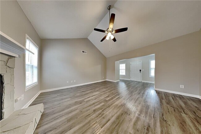 Building Photo - 1550 Twin Manor Dr