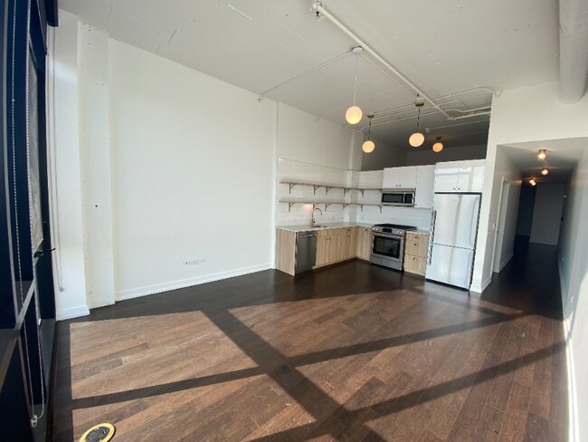 Building Photo - 5056 N Broadway