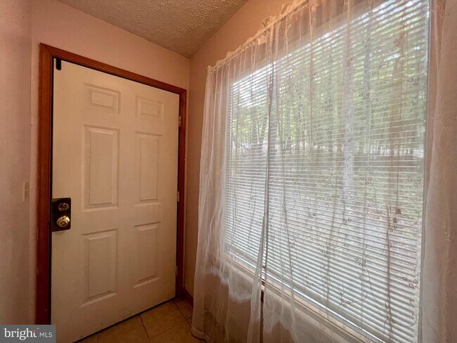 Foto del edificio - 148 Fieldstone Ln