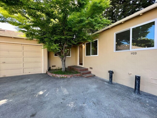 Foto del edificio - NEWLY REMODELED 2-BED / 2-BATH DUPLEX in P...